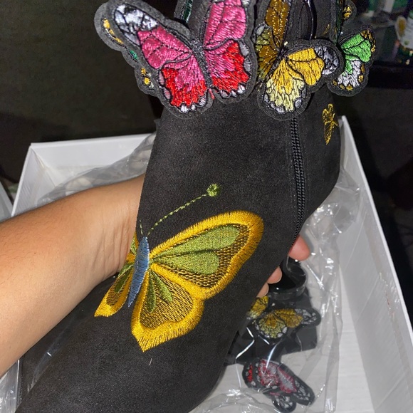 NWB 🦋Faux Suede Butterfly Decor Point Toe Heeled Chelsea Boots🦋 - Picture 6 of 7